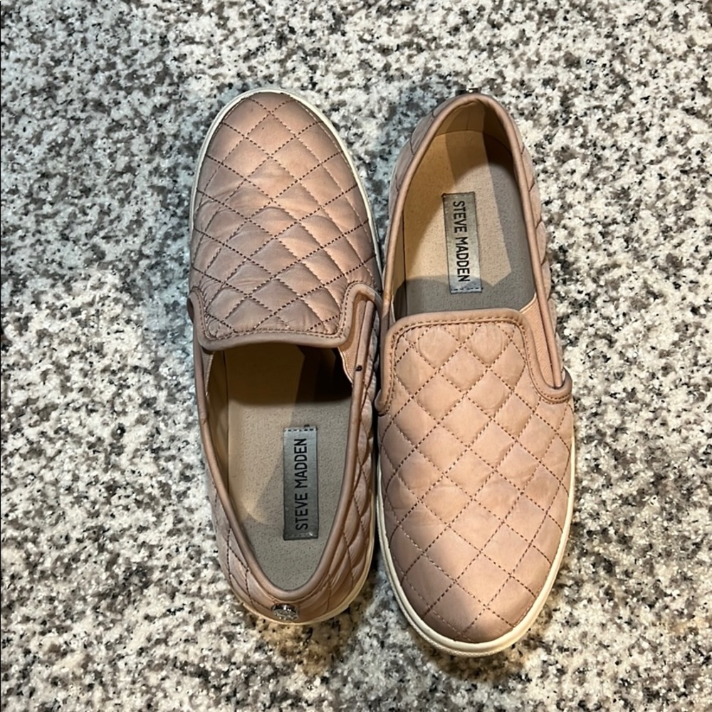 Steve Madden ECENTRCQ blush